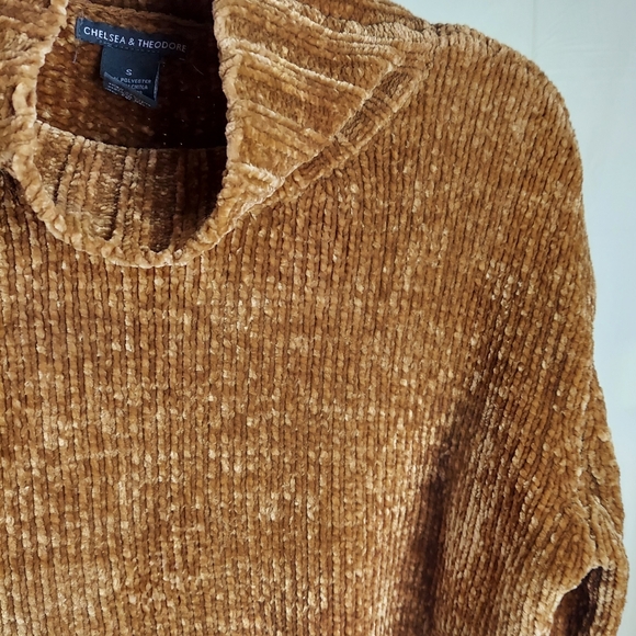 Small Boxy Cropped Sweater With Mock Neck by Chelsea and Theodore - Picture 3 of 11